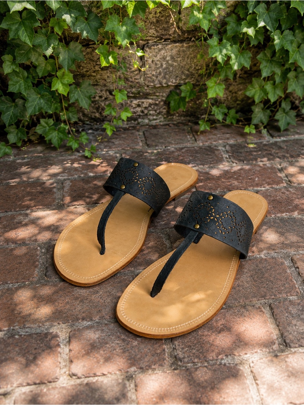 SOPHIA MILANO Italian Made Black/Charcoal Thong Leather Laser-Cut Sandals, 9.5
